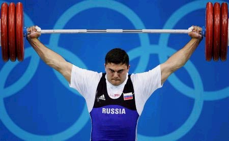 Выпускник РГУФКСМиТ Дмитрий Берестов установил новый олимпийский рекорд в рывке и завоевал звание олимпийского чемпиона