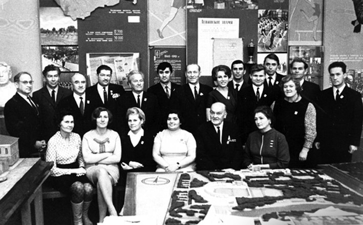 Сотрудники кафедры истории физической культуры в музее, 1970 год